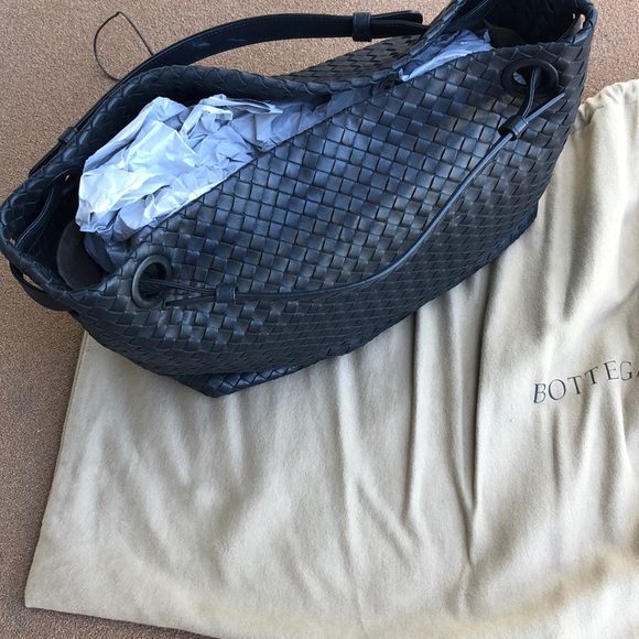 Authentic Bottega Veneta Handbag - Picture 2 of 13